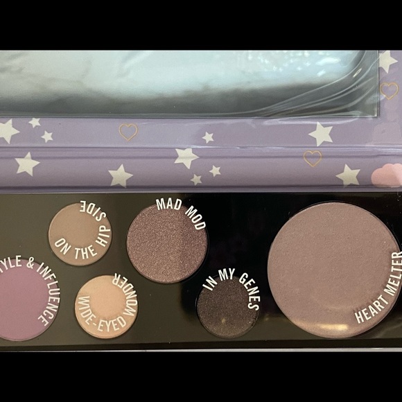 ✨HOST PICK X2✨ MAC Girls Eye Shadow Palette - Picture 5 of 10